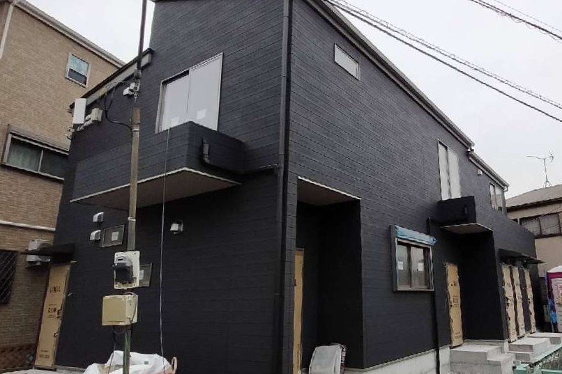 【千葉県船橋市】足場解体完了｜K様賃貸住宅、オールブラックの洗練された外観を公開