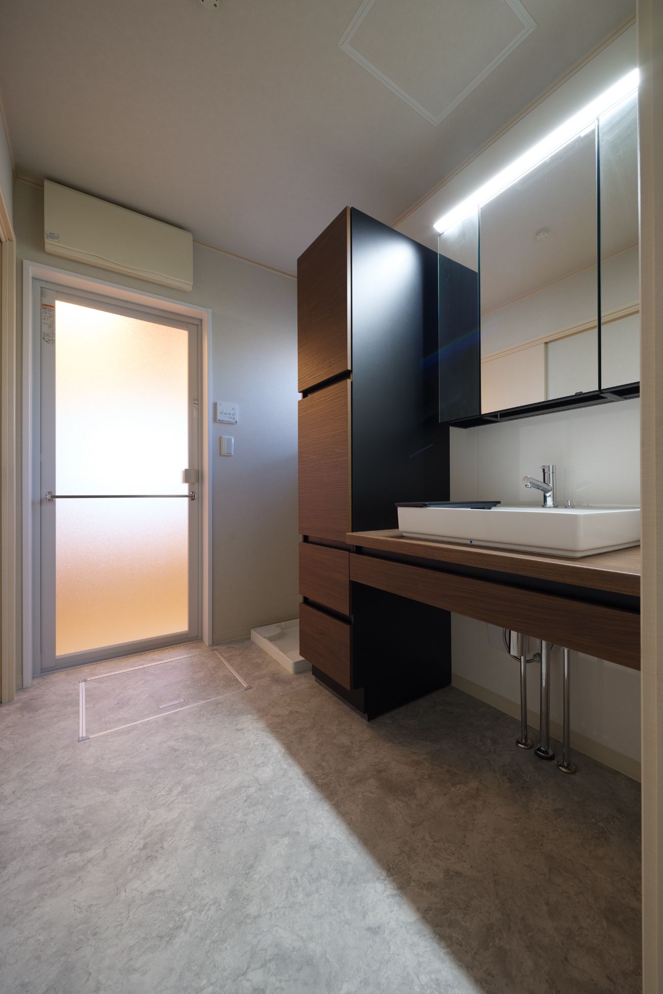 【埼玉県吉川市 H様邸】使い勝手を刷新する洗面所リフォーム｜配管移設と収納力アップの施工詳細