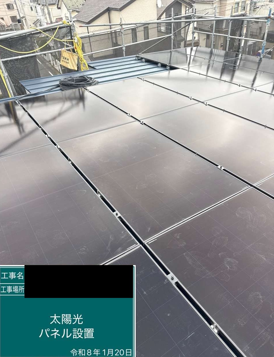 【吉川市S様邸】屋根一面のパネルは圧巻！「お金に困らない家」の心臓部が完成しました