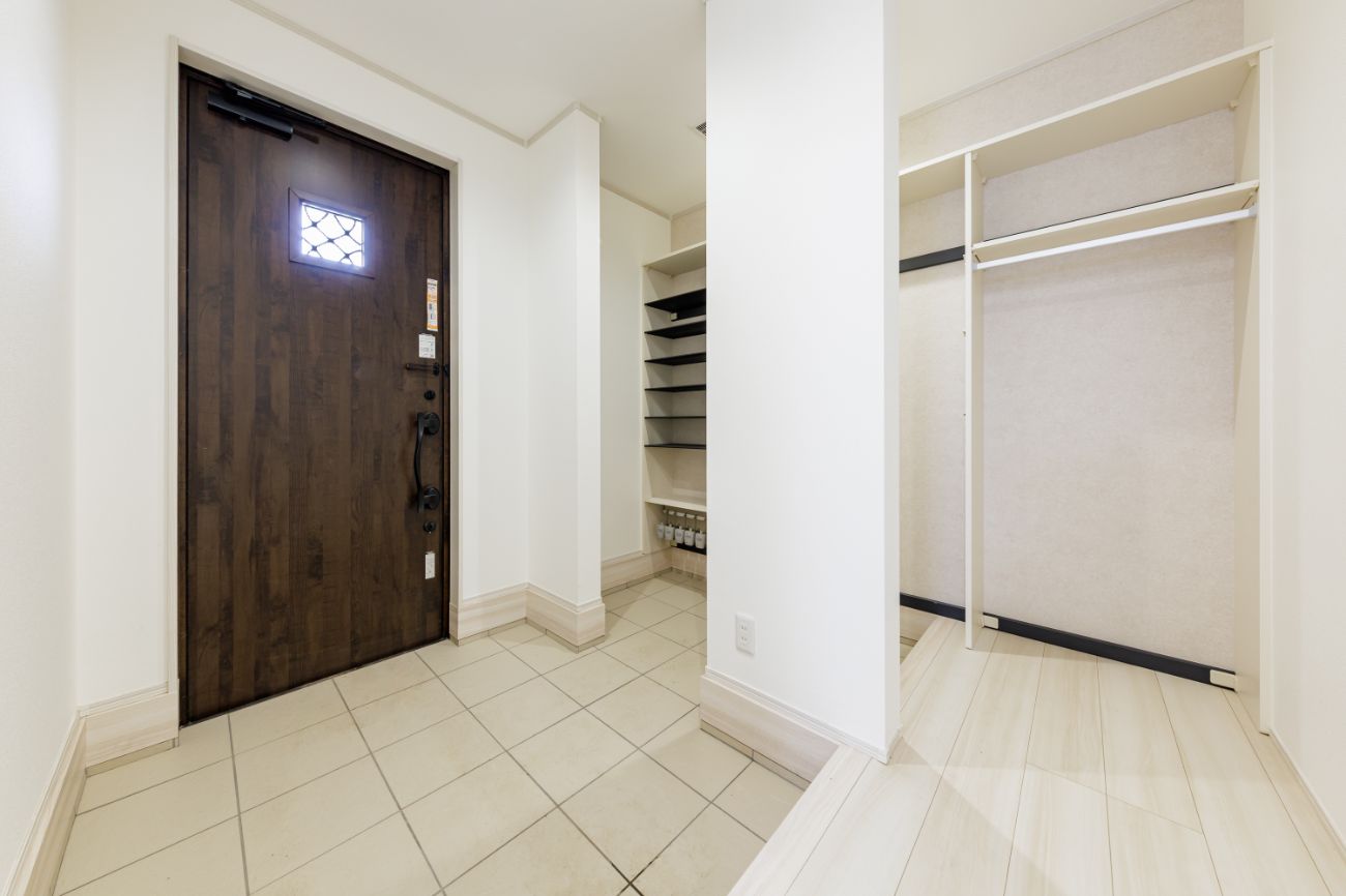 【埼玉県三郷市】Y様邸  散らからない家の秘密は「玄関」にある。広めのシューズクロークが叶える理想の暮らし