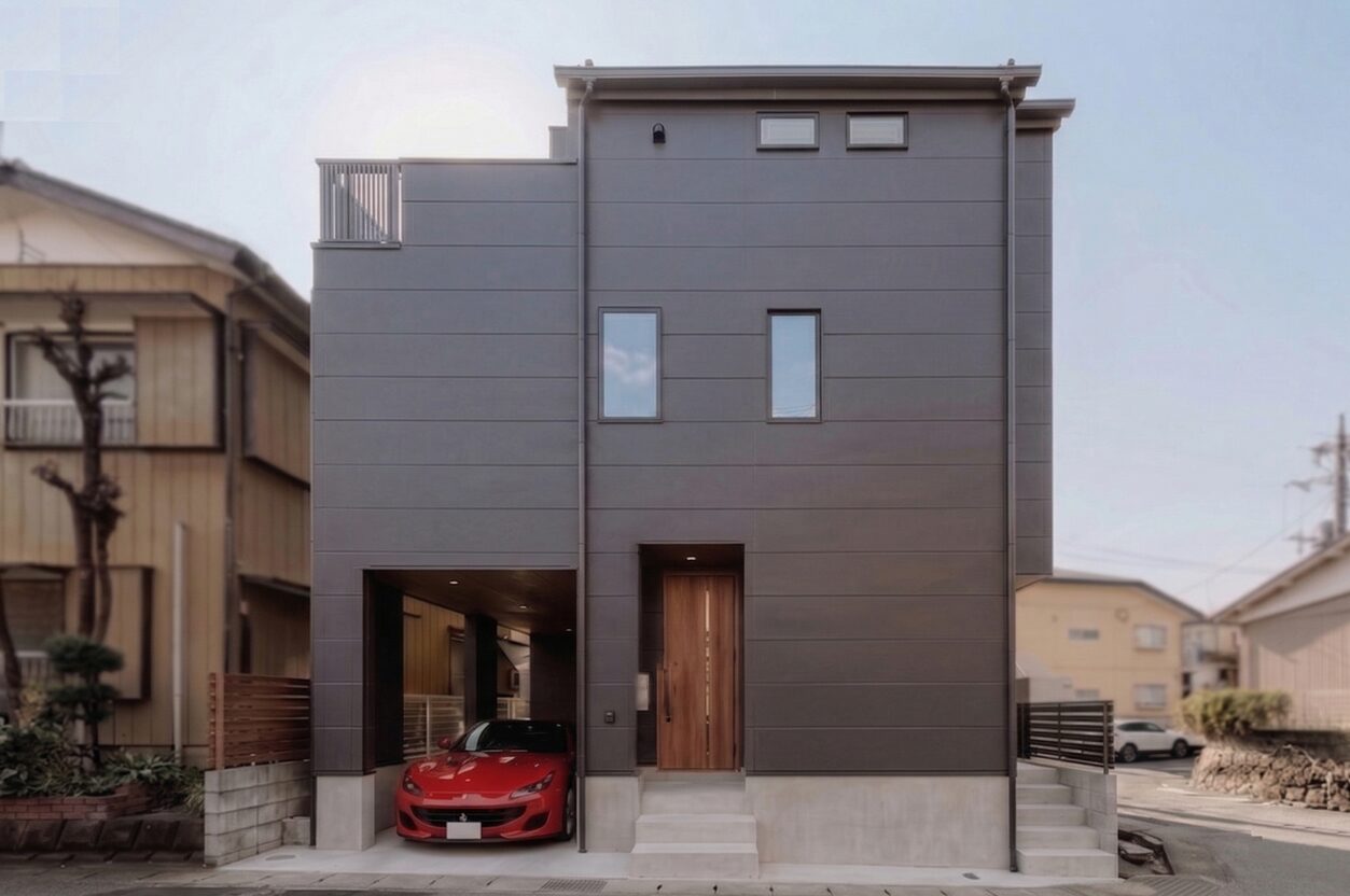 意匠美と収益力を両立したガレージ付き・賃貸併用スタイルの家